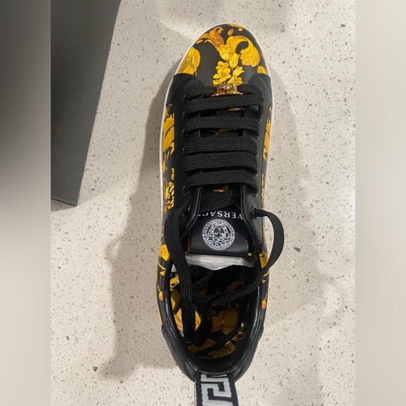 Versace sneakers - Picture 3 of 4